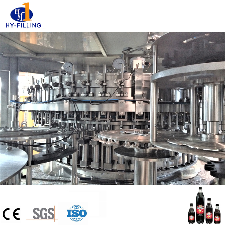 Línea de producción embotellada de CSD de alta precisión / planta embotelladora de bebidas carbonatadas / máquina de agua carbonatada